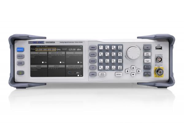 RF Signal Generator 9 kHz - 13.6GHz; -20 dBm ~ +25 dBm; 0.001Hz frequency resolution, Phase noise -120 dBc/Hz @1 GHz, 20 kHz offset; 5 inch TFT touch-screen, standard high accuracy clock source 